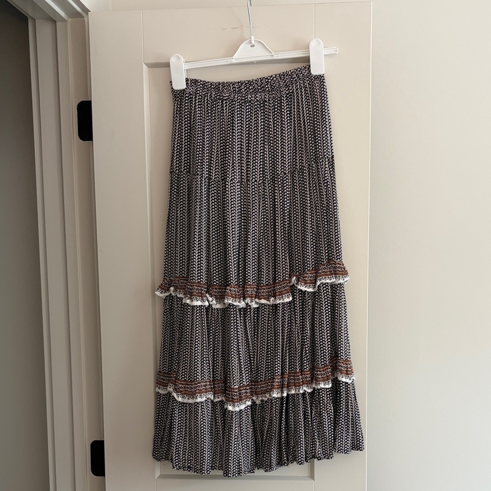 Elegant Black and Brown Patterned Skirt